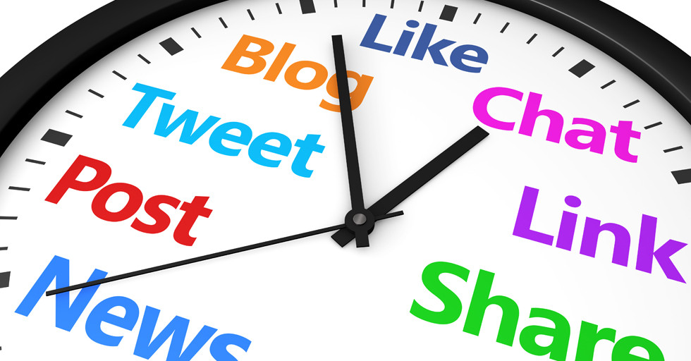 Between 7PM and 8PM looks to be the best time to share content on Facebook & Twitter